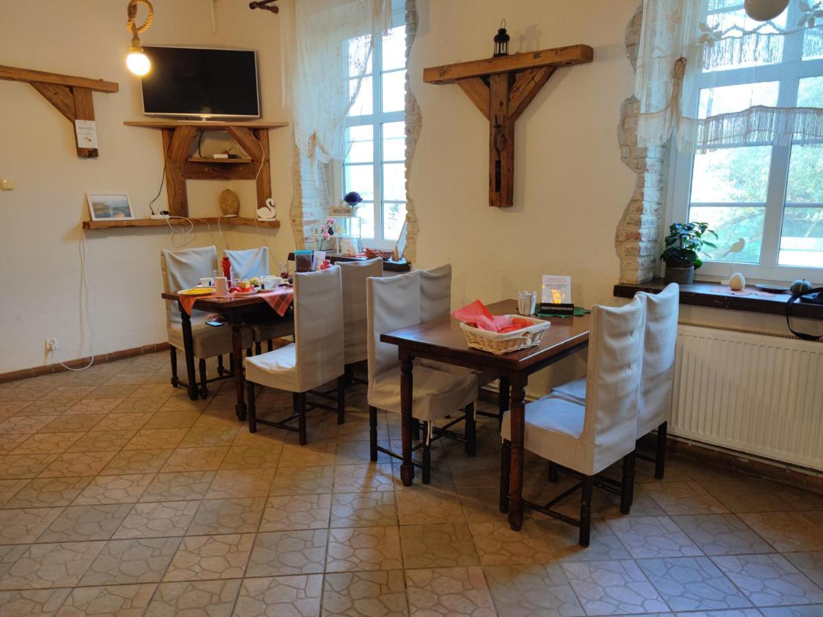 Folwark Luknajno Nad Jeziorem Sniardwy Gospoda Dziedzictwo Kulinarne Warmia-Mazury Mikołajki Exteriör bild